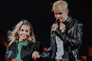 «Молодец! Не только поцеловал!»: мама Shaman заявила, что попросила его лизнуть лед Байкала «Молодец! Не только поцеловал!»: мама Shaman заявила, что попросила его лизнуть лед Байкала