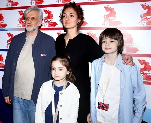 Сын Александра Митты Евгений с женой и детьми