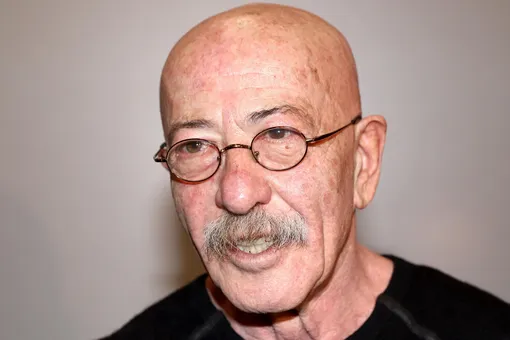 «Хочется развернуться с левой и чтобы попало вам в правую скулу»: Александра Розенбаума возмутил вопрос о его гнездышке «Хочется развернуться с левой и чтобы попало вам в правую скулу»: Александра Розенбаума возмутил вопрос о его гнездышке