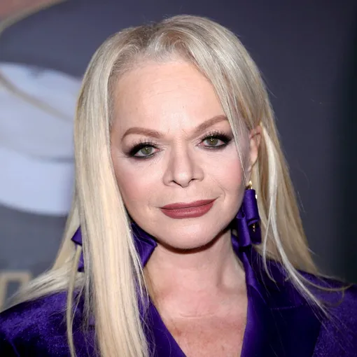 Лариса Долина надежно защитила себя от мошенников