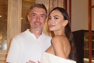 Инна Жиркова рассекретила пятую беременность, снявшись на пляже с мужем Инна Жиркова рассекретила пятую беременность, снявшись на пляже с мужем
