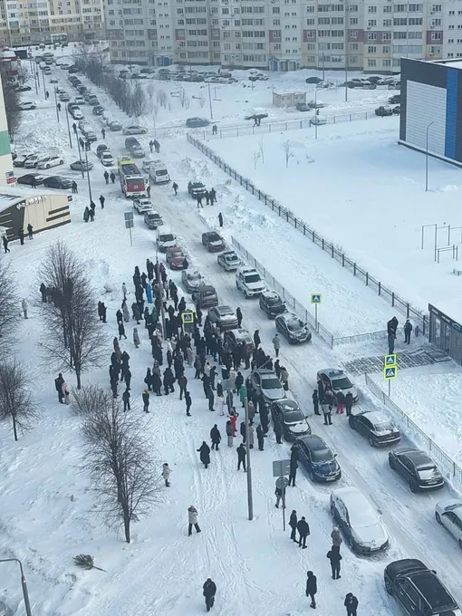 Узнав об инциденте, ученики лицея №37 в Нижнекамске выбежали на улицу