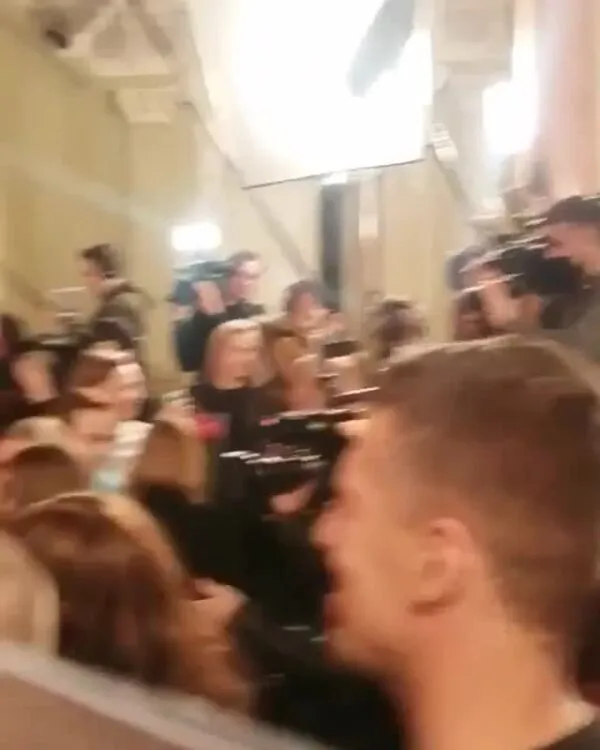 Нажми и смотри
