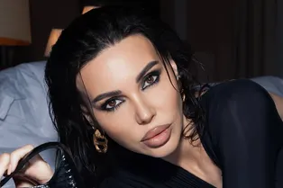 Оксана Самойлова в «голом» платье на модном показе в Париже вызвала бурные эмоции блогеров — фото, видео