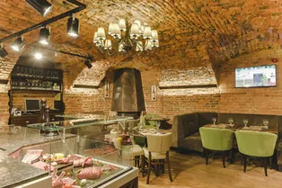 В Петербурге появился первый ресторан локальных стейков «Гирлянда Steak Shop&Show». В Петербурге появился первый ресторан локальных стейков «Гирлянда Steak Shop&Show».