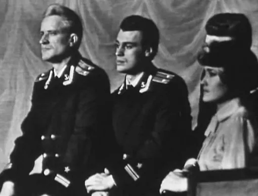 Виталий Мишле (в центре) в фильме-спектакле «Севастопольский вальс» Виталий Мишле (в центре) в фильме-спектакле «Севастопольский вальс»