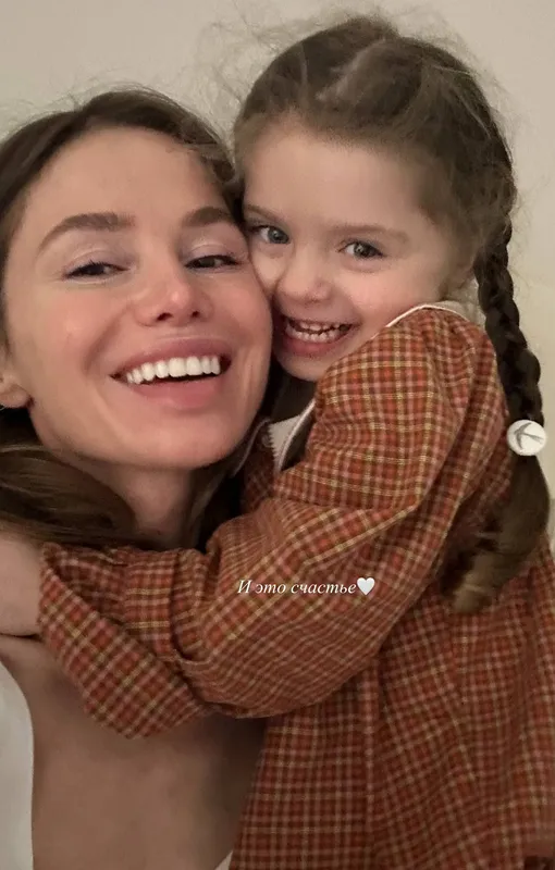 Адриана осталась жить с мамой Адриана осталась жить с мамой
