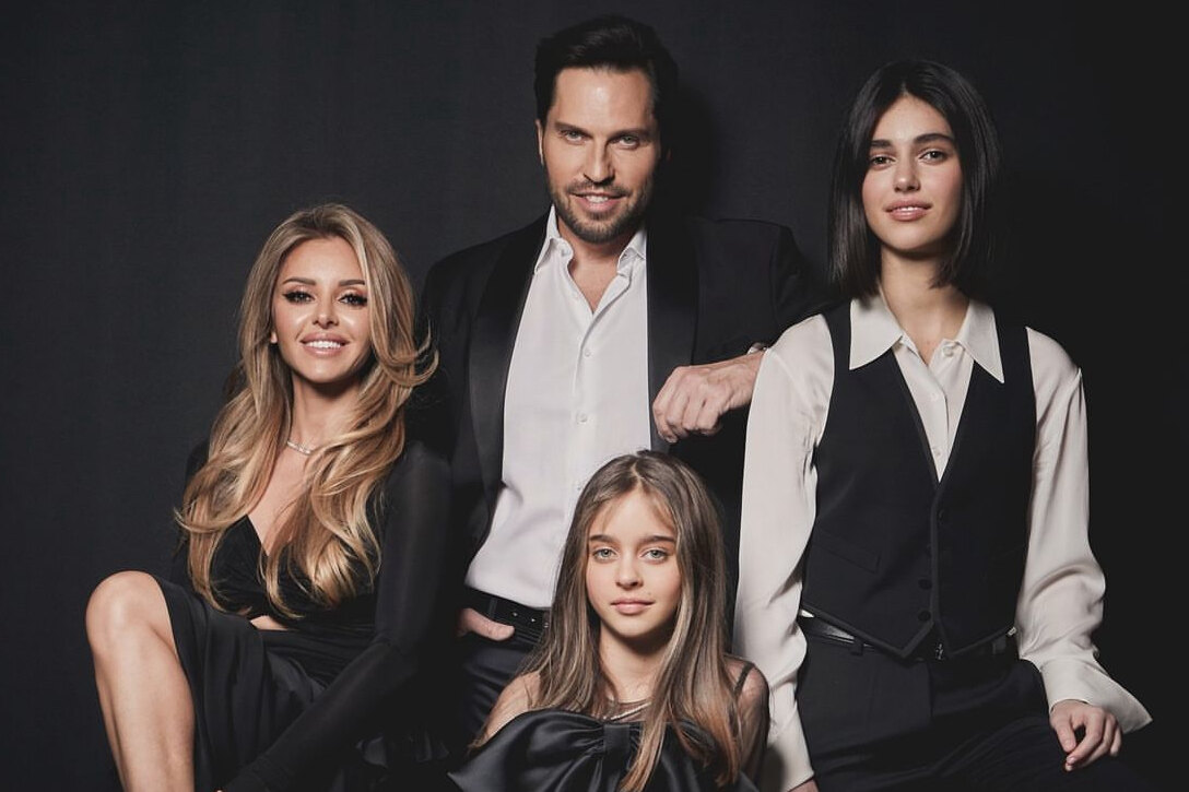 Как сегодня выглядит сестра-близнец Александра Реввы, которая старше его на 15 минут Как сегодня выглядит сестра-близнец Александра Реввы, которая старше его на 15 минут