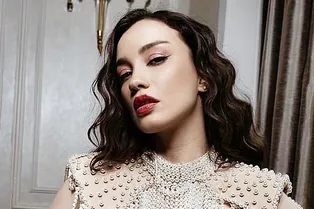 Звезда в алом бикини: Виктория Дайнеко искупалась в джакузи в Стамбуле