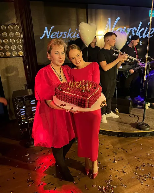 Катерина Ковальчук была окружена вниманием близких в свой день рождения