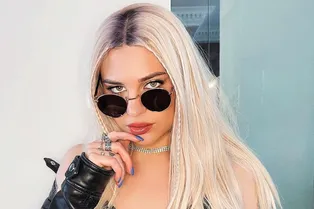 Внучка Михаила Боярского в алом платье с открытым плечом отметила 23-летие Внучка Михаила Боярского в алом платье с открытым плечом отметила 23-летие