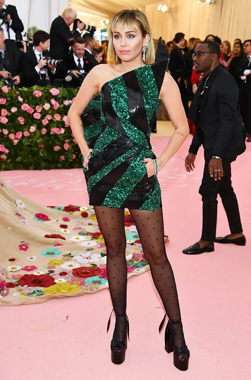 Майли Сайрус на Met Gala, 2019 год Майли Сайрус на Met Gala, 2019 год