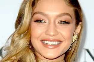 «Мама и муж были в ужасе»: Джиджи Хадид родила дочь на ферме без анестезии «Мама и муж были в ужасе»: Джиджи Хадид родила дочь на ферме без анестезии