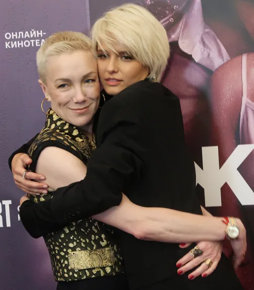 Дарья Мороз и Любовь Аксенова на премьере сериала «Жить жизнь» Дарья Мороз и Любовь Аксенова на премьере сериала «Жить жизнь»