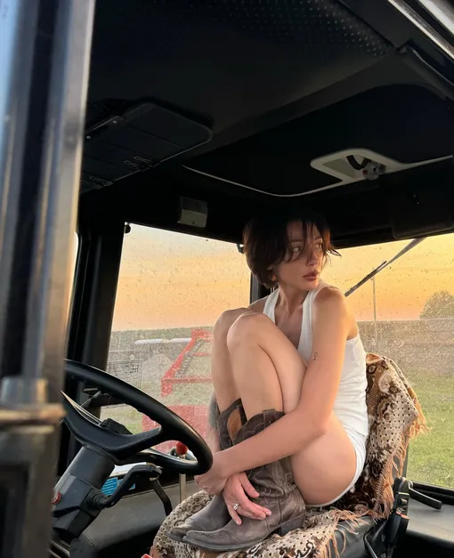 Настя Ивлеева привыкает к деревенской жизни Настя Ивлеева привыкает к деревенской жизни