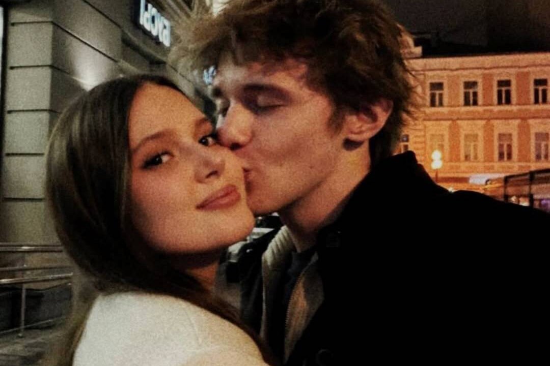 Звезда шоу «Голос. Дети» Елизавета Трофимова показала, как ее страстно целовал бойфренд в день рождения