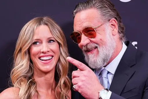 Рассел Кроу обнимал 33-летнюю возлюбленную в откровенном платье на красной дорожке Рассел Кроу обнимал 33-летнюю возлюбленную в откровенном платье на красной дорожке