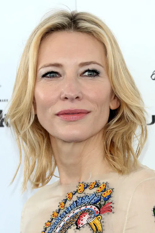 прически на прямой пробор