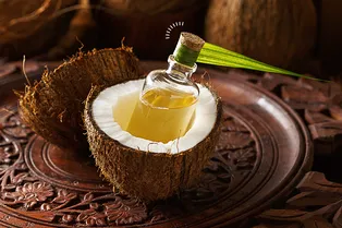 Действительно ли кокосовое масло эффективно для ухода за волосами — плюсы, минусы и мнение эксперта