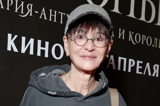 «Я была не при делах. Попалась случайно»: Ирина Хакамада впервые появилась на публике после скандала на «техно-тусовке» «Я была не при делах. Попалась случайно»: Ирина Хакамада впервые появилась на публике после скандала на «техно-тусовке»