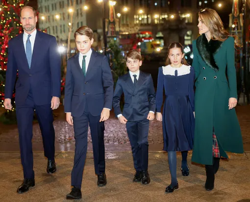 Принц Уильям и Кейт Миддлтон с детьми на рождественской службе
