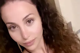 «Мое всё»: Павла Прилучного очаровала жена в топе с нескромным декольте на Мальдивах «Мое всё»: Павла Прилучного очаровала жена в топе с нескромным декольте на Мальдивах
