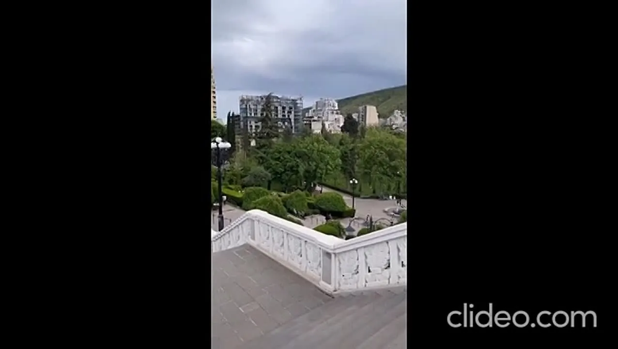 Нажми и смотри