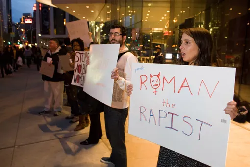 «Роман — насильник». Акция протеста против Полански на кинофестивале в Нью-Йорке