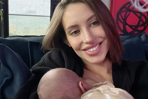 «Ходим на плавание!»: невеста Тимати сняла маленькую дочь в бассейне «Ходим на плавание!»: невеста Тимати сняла маленькую дочь в бассейне