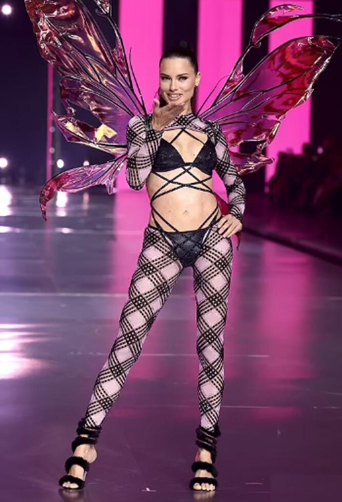 Я всё еще хороша»: Адриана Лима феерично вернулась на подиум