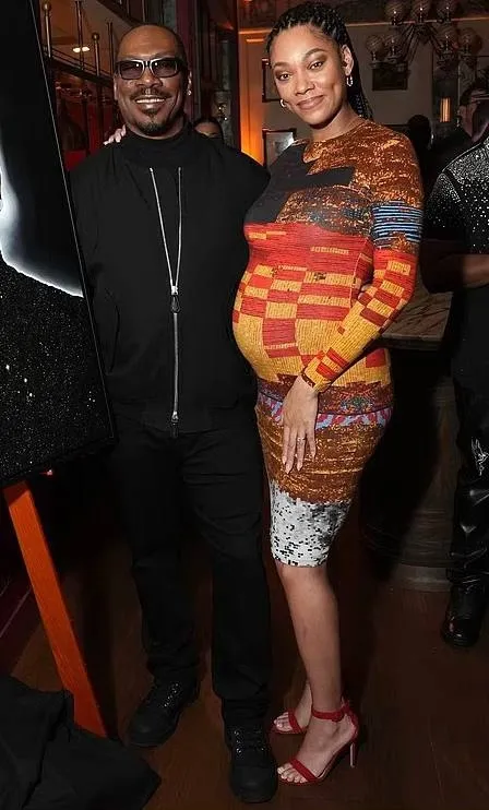 Эдди Мерфи с дочерью на премьере документального фильма «Быть Эдди» Эдди Мерфи с дочерью на премьере документального фильма «Быть Эдди»