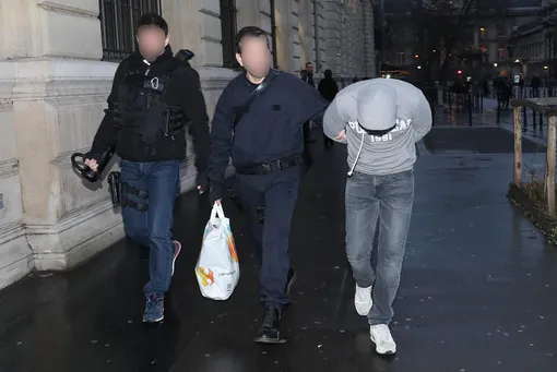 В Париже стартует суд над бандой, ограбившей Ким Кардашьян В Париже стартует суд над бандой, ограбившей Ким Кардашьян