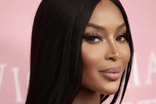 «Черная пантера стала золотой»: Наоми Кэмпбелл в мини без белья на подиуме произвела фурор «Черная пантера стала золотой»: Наоми Кэмпбелл в мини без белья на подиуме произвела фурор