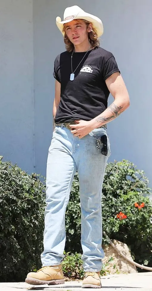 Младший сын актера, 19-летний Люк