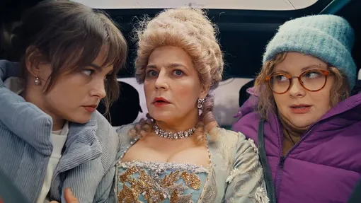 Ангелина Стречина, Ирина Пегова и Алиса Стасюк в фильме «Шальная императрица»