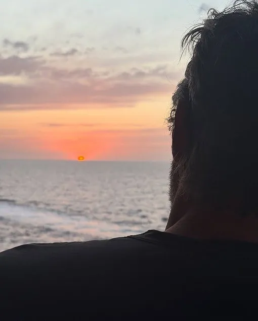 Дженнифер Энистон показала фото Джима Кертиса в соцсети Дженнифер Энистон показала фото Джима Кертиса в соцсети