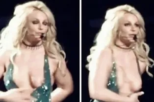 Неожиданный стриптиз: Бритни Спирс подвело глубокое декольте на концерте