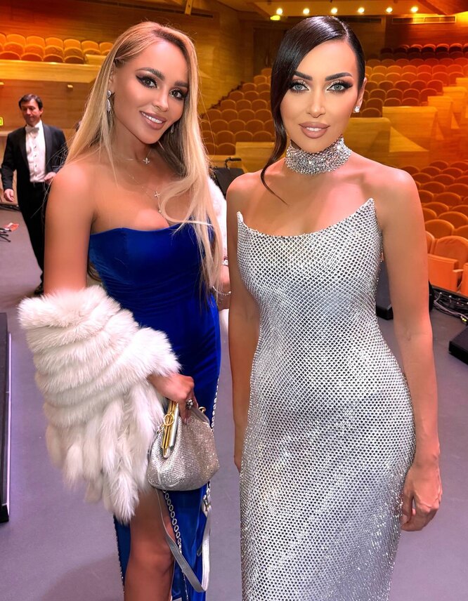 Интимді майлаушы Олар сиқырмен және кискамен ойнады.