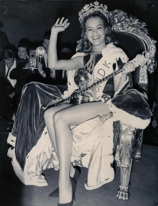 Кэрол Кроуфорд стала «Мисс мира» в 1963 году