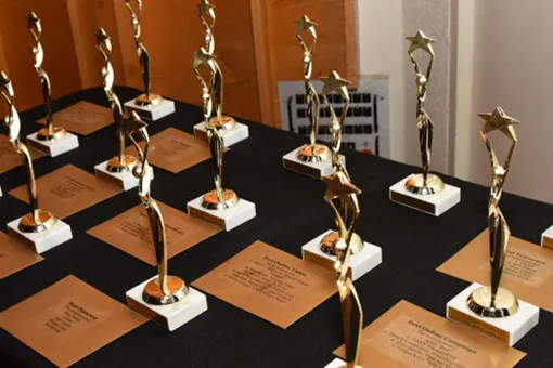 Dior и H&M получили премию Fashion 2.0 Awards Dior и H&M получили премию Fashion 2.0 Awards