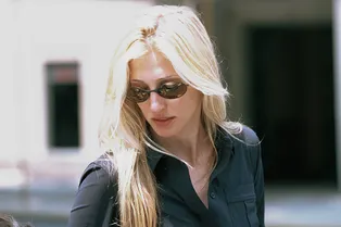 Запах первой любви: вместо дорогого парфюма Кэролин Бессетт-Кеннеди всегда использовала этот бюджетный продукт