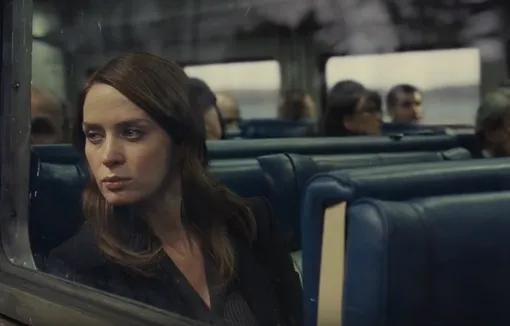 В триллере с непредсказуемой развязкой «Девушка в поезде» по-новому раскрылся талант Эмили Блант Триллеры с высоким рейтингом и непредсказуемой развязкой