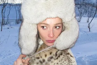 «Я хочу видеть кисти рук в чистом варианте исполнения»: Настя Ивлеева избавляется от татуировок