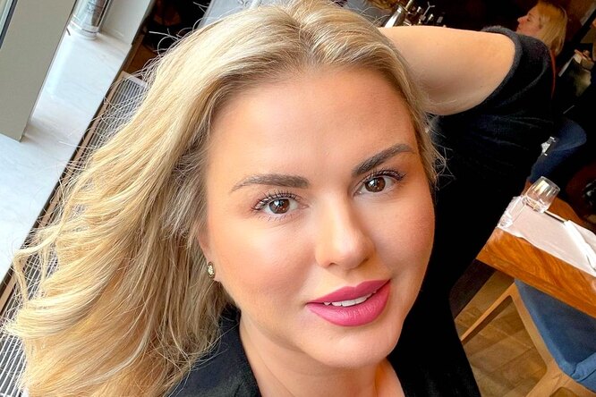 «Месячная зарплата за день»: Анна Семенович о своих доходах после «Блестящих»