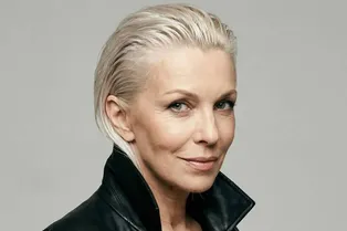 «Обязательно грудь оголять?»: Наталья Ветлицкая на новых откровенных фото вызвала бурные эмоции блогеров