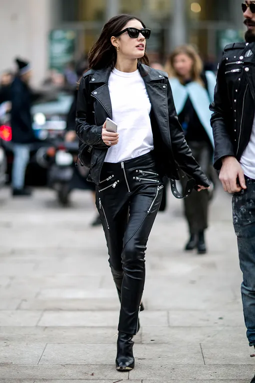 с чем носить кожаные брюки