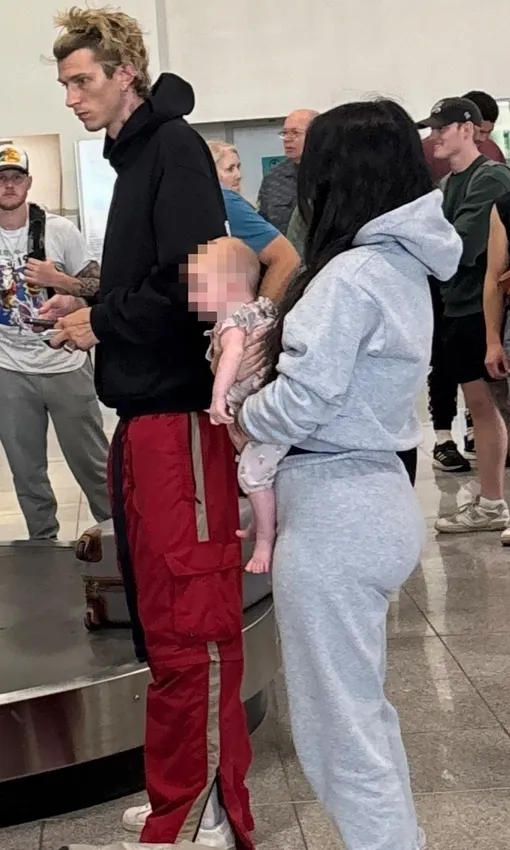 Колсон Бейкер и Меган Фокс с дочерью Колсон Бейкер и Меган Фокс с дочерью