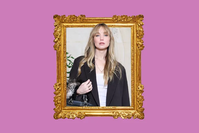 Звездный тренд: как Дженнифер Лоуренс носит джинсы-«лужицы»