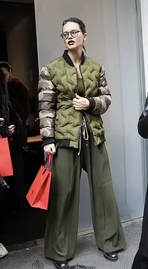 Адриана Лима в монохромном аутфите