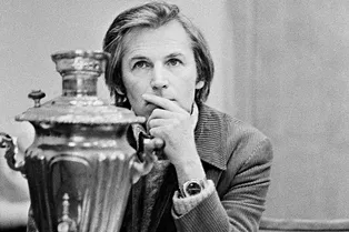 Прожил с женой 40 лет и ушел к 20-летней: личные драмы Станислава Любшина Прожил с женой 40 лет и ушел к 20-летней: личные драмы Станислава Любшина